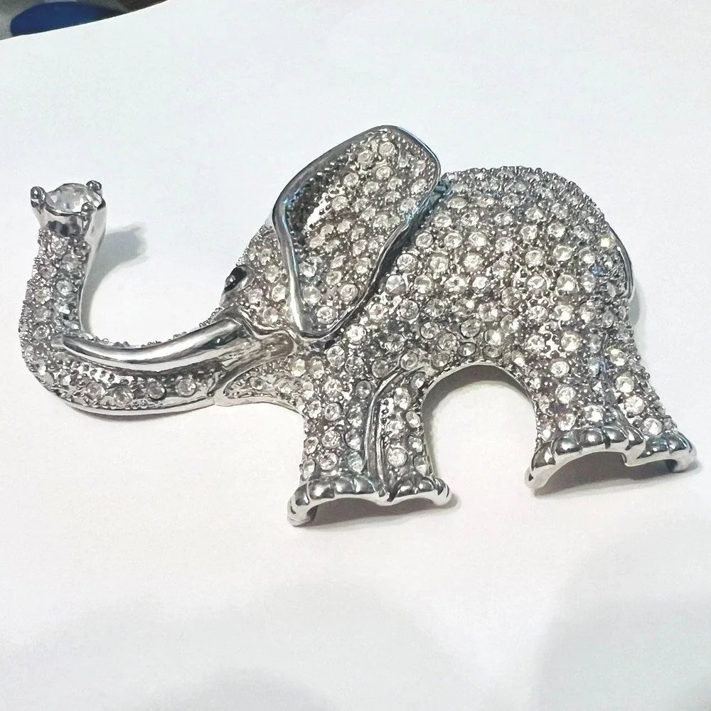 Vintage Figural Elephant Brooch‎ Pin 4" Trunk Up Rhinestones Silver Tone Safari - Picture 4 of 8